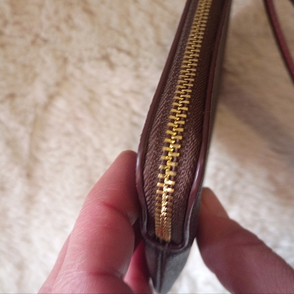 Coach Limited Edition Horse & Sleigh Wristlet NWOT - Picture 8 of 11